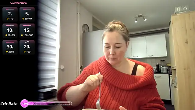 Snapshot of MilfGina chatting on October 6, 8:04 am MilfGina online show from October 6, 8:04 am