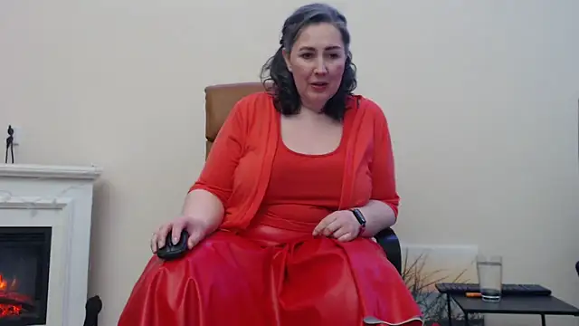 Snapshot of MilfGina chatting on February 21, 8:38 pm MilfGina online show from February 21, 8:38 pm