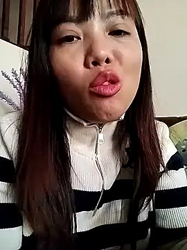 Snapshot of Lady-big91 chatting on January 6, 6:36 am Lady-big91 online show from January 6, 6:36 am