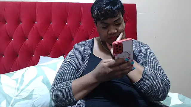 Snapshot of MIGHTYASSS chatting on October 4, 6:26 am MIGHTYASSS online show from October 4, 6:26 am