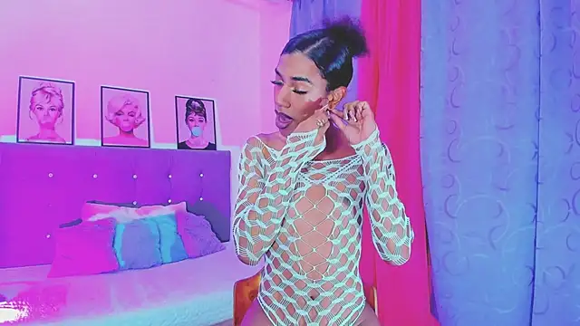 Kimberly thompsom online show from February 18, 8:03 pm