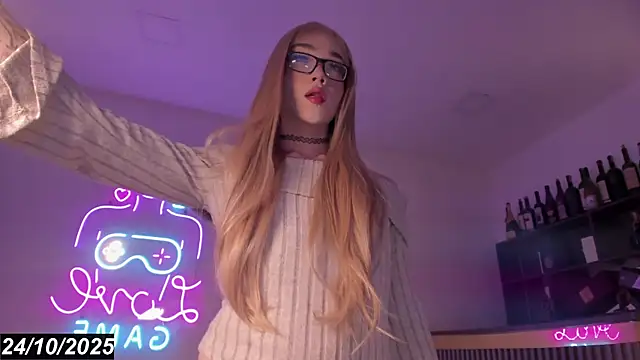 Bonnie Luxury online show from October 24, 5:28 am