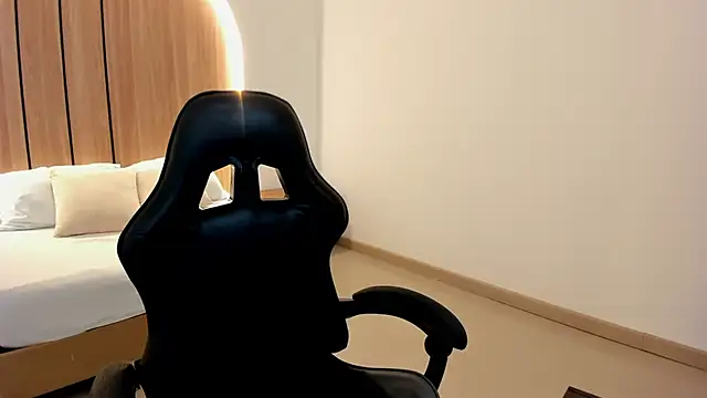 zoe danae  online show from March 6, 12:11 pm