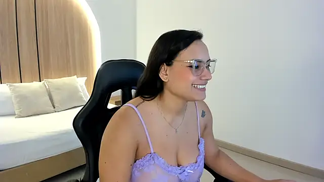 Snapshot of zoe_danae_ chatting on November 4, 12:20 pm zoe danae online show from November 4, 12:20 pm