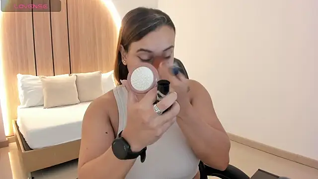 zoe danae  online show from April 8, 12:28 pm