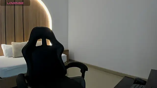 zoe danae  online show from March 27, 12:28 pm