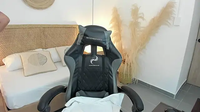 zoe danae  online show from February 13, 1:11 pm