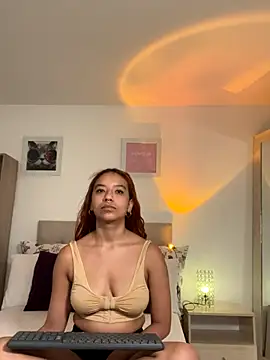 rubi star online show from October 7, 4:30 pm