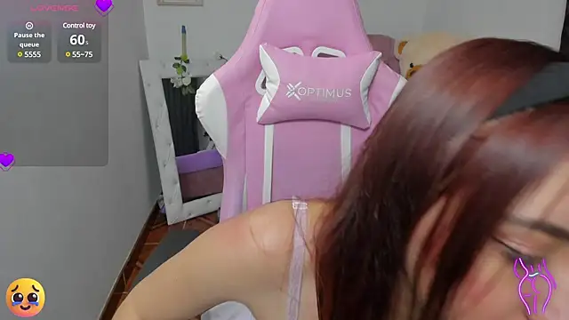 Snapshot of karla_cute01 chatting on February 25, 6:33 pm karla cute01 online show from February 25, 6:33 pm