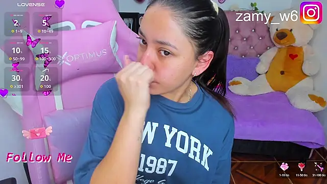 Snapshot of karla_cute01 chatting on February 14, 10:37 am karla cute01 online show from February 14, 10:37 am