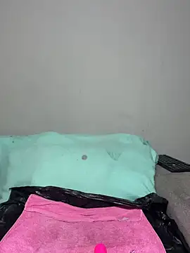 MimiCurves online show from December 4, 6:45 am