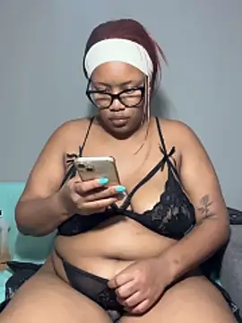 MimiCurves online show from December 3, 10:14 am