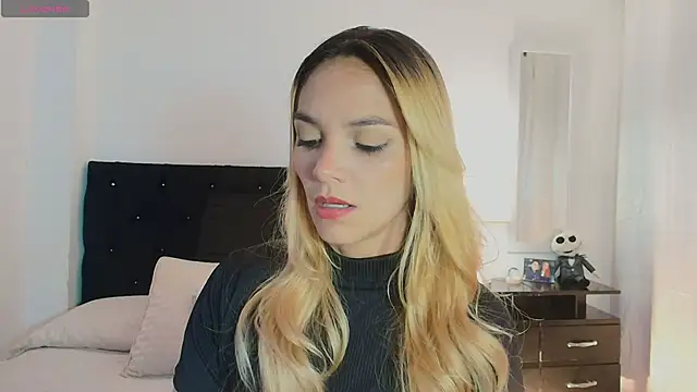 MeganLorensx online show from April 9, 10:27 pm