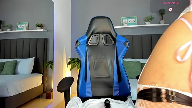 cloe yeraldy  online show from November 7, 2:38 am