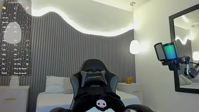 cloe yeraldy  online show from March 4, 2:52 am