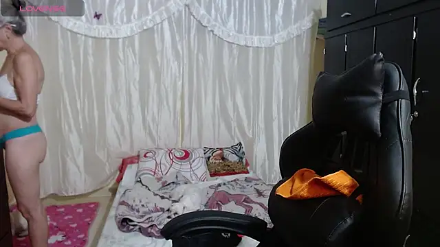 Snapshot of Giorgia_xue53 chatting on February 18, 2:49 am Giorgia xue53 online show from February 18, 2:49 am
