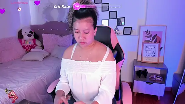 Kenia tompson01 online show from September 30, 6:14 pm