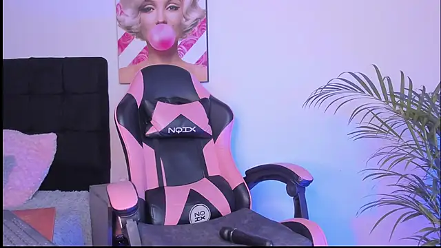 Kenia tompson01 online show from October 13, 7:26 pm