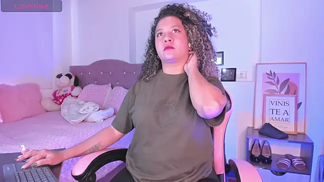 Kenia tompson01 online show from October 7, 8:21 pm