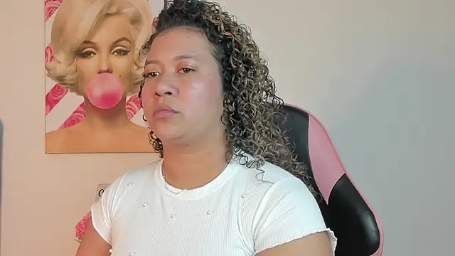 Kenia tompson01 online show from October 27, 8:32 pm