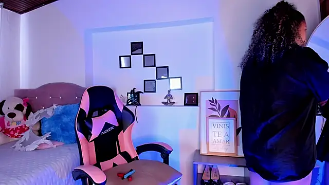 Kenia tompson01 online show from September 10, 5:56 pm