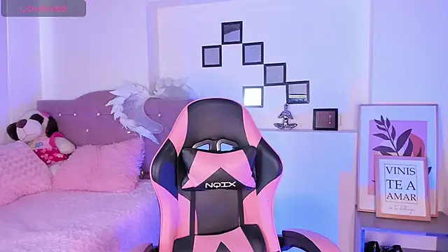 Kenia tompson01 online show from September 26, 7:21 pm