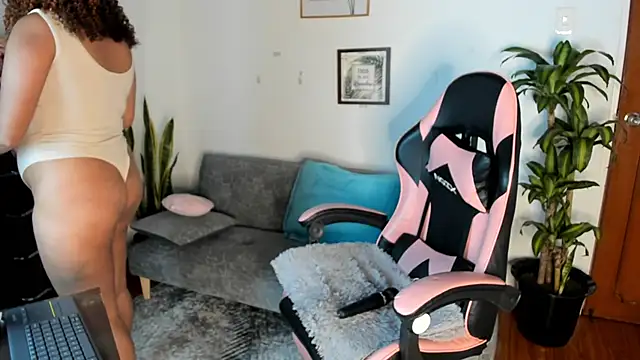 Kenia tompson01 online show from November 29, 9:20 am