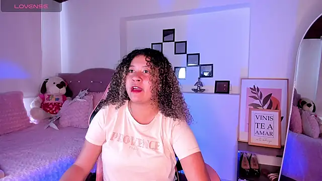 Kenia tompson01 online show from September 24, 5:19 pm