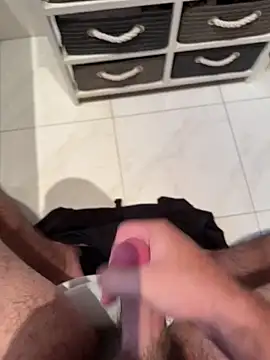 Deralboaus01 online show from September 11, 8:14 am