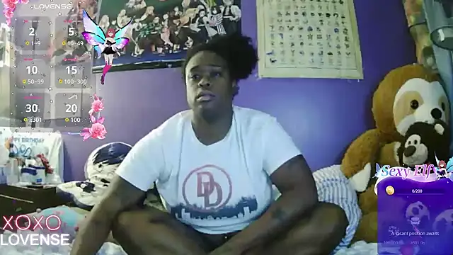 Snapshot of TentenCutiepie69xxx chatting on December 17, 4:17 am TentenCutiepie69xxx online show from December 17, 4:17 am