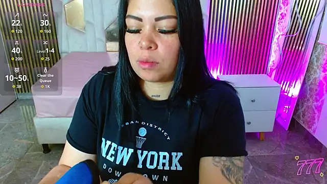 Snapshot of martinna_tay chatting on July 6, 3:24 am martinna tay online show from July 6, 3:24 am