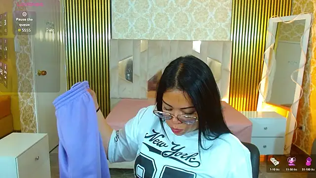 martinna tay online show from December 1, 3:18 am