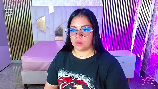 Snapshot of martinna_tay chatting on July 13, 3:28 am martinna tay online show from July 13, 3:28 am