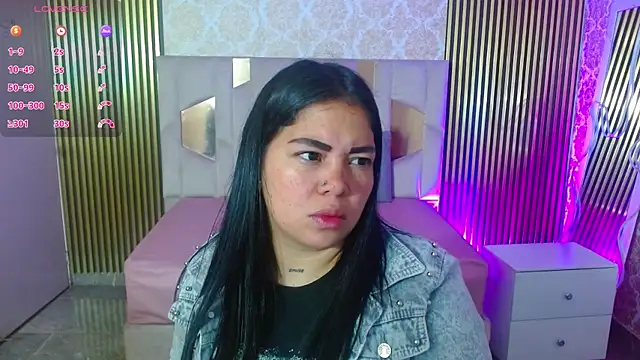 Snapshot of martinna_tay chatting on June 21, 3:12 am martinna tay online show from June 21, 3:12 am