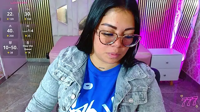 Snapshot of martinna_tay chatting on July 8, 3:19 am martinna tay online show from July 8, 3:19 am