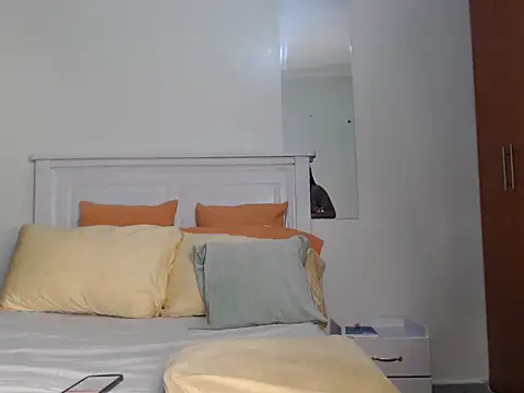 Snapshot of sweetice_02 chatting on November 12, 1:32 am sweetice 02 online show from November 12, 1:32 am