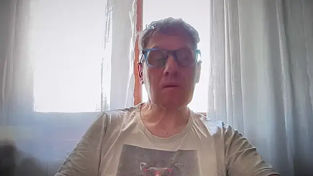 Snapshot of Britmi chatting on May 9, 8:18 am Britmi online show from May 9, 8:18 am
