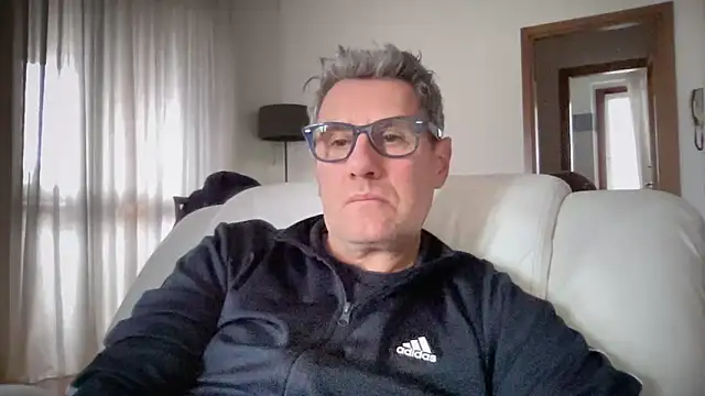 Snapshot of Britmi chatting on March 1, 3:34 pm Britmi online show from March 1, 3:34 pm