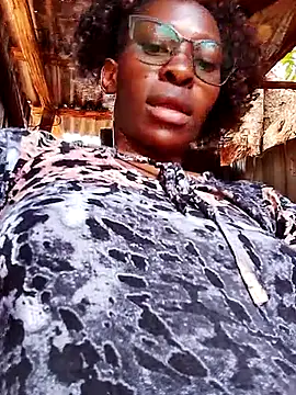 LOVELY-2BERRY online show from October 18, 9:00 am