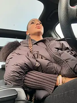 LovingBlondie online show from February 12, 6:13 am