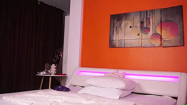 Snapshot of LovingBlondie chatting on October 30, 4:48 pm LovingBlondie online show from October 30, 4:48 pm