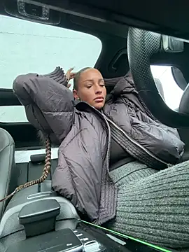 LovingBlondie online show from February 11, 6:13 am