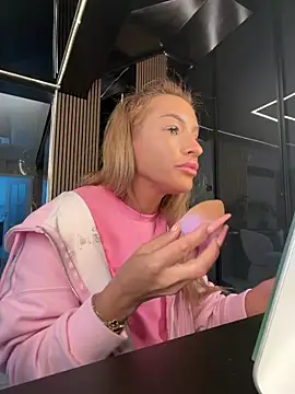 LovingBlondie online show from May 3, 5:01 am