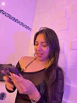 Snapshot of AliceHanz chatting on December 17, 4:39 am AliceHanz online show from December 17, 4:39 am