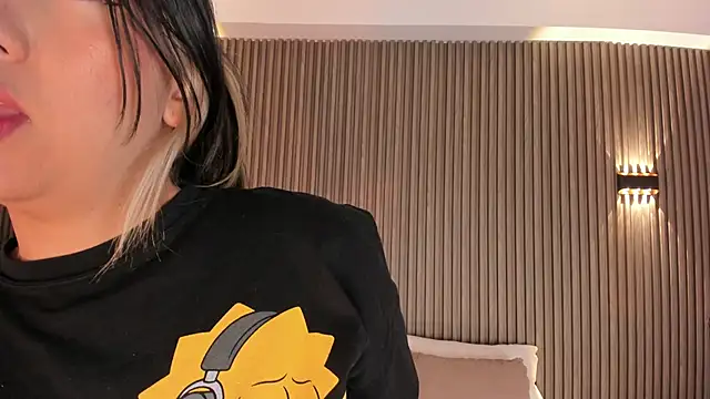 Snapshot of AliceHanz chatting on February 20, 4:09 am AliceHanz online show from February 20, 4:09 am