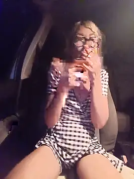 Snapshot of Timide_girl2 chatting on July 17, 3:48 am Timide girl2 online show from July 17, 3:48 am