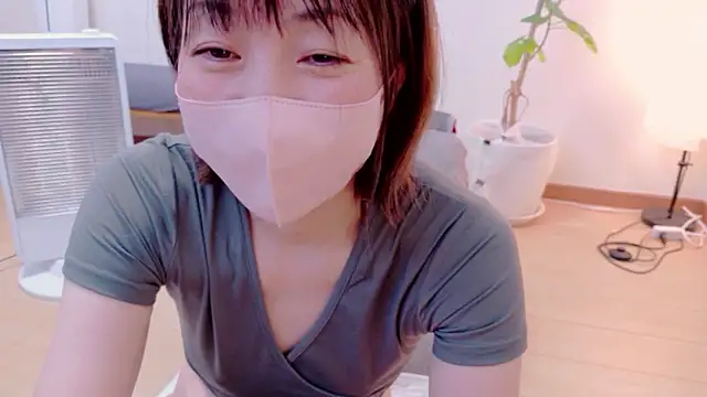 Snapshot of CherryMomo chatting on June 17, 12:21 am CherryMomo online show from June 17, 12:21 am