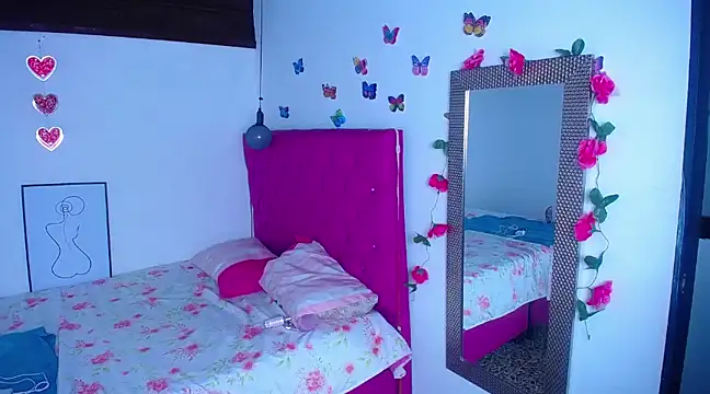 Snapshot of littleflower4you chatting on March 2, 1:58 am littleflower4you online show from March 2, 1:58 am