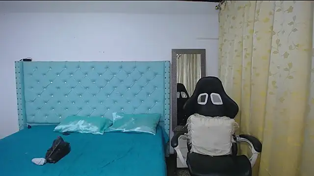 Snapshot of littleflower4you chatting on September 25, 12:22 pm littleflower4you online show from September 25, 12:22 pm