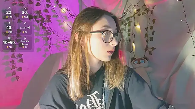 Snapshot of monlight__dana chatting on December 7, 1:35 pm monlight dana online show from December 7, 1:35 pm